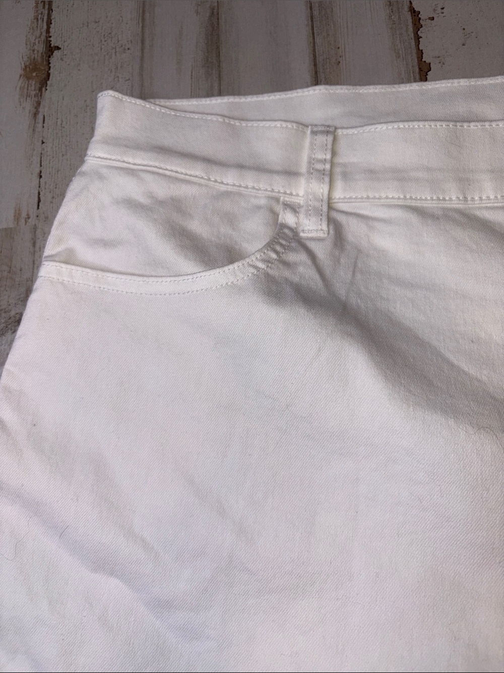 Old Navy High-rise White Denim Rolled Cuff Shorts Plus Size 24 - Picture 7 of 13